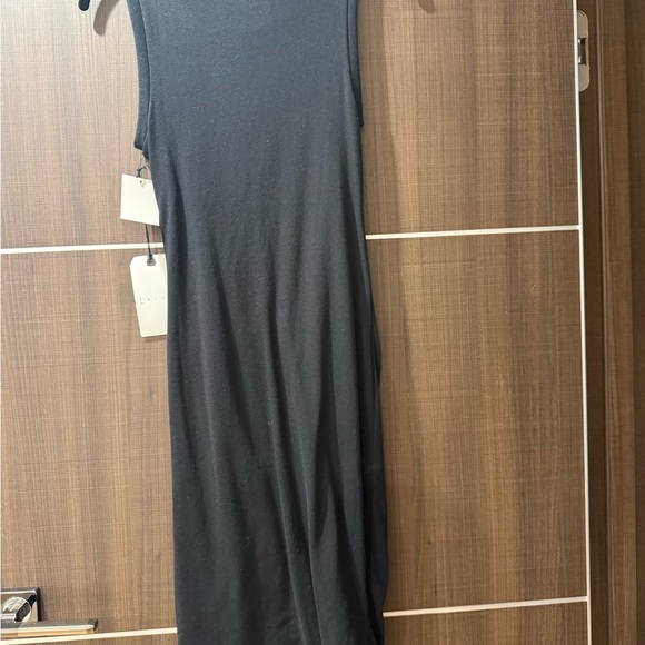 Elegant Black Sleeveless Dress - Picture 2 of 2
